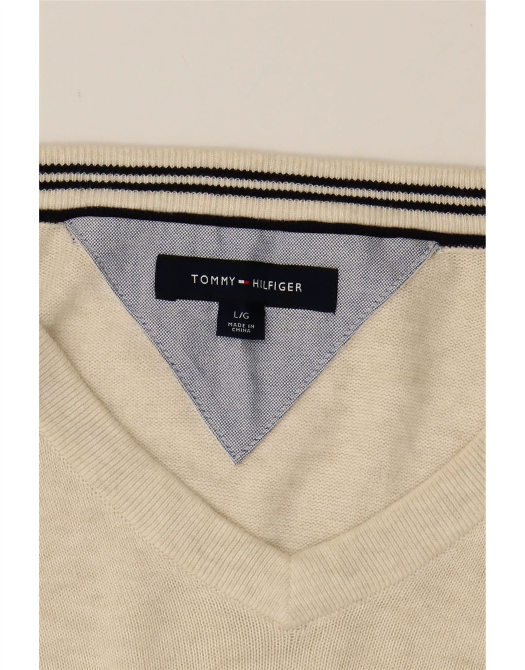 TOMMY HILFIGER Mens V-Neck Jumper Sweater Large Beige Cotton Vintage Tommy Hilfiger and Second-Hand Tommy Hilfiger from Messina Hembry 