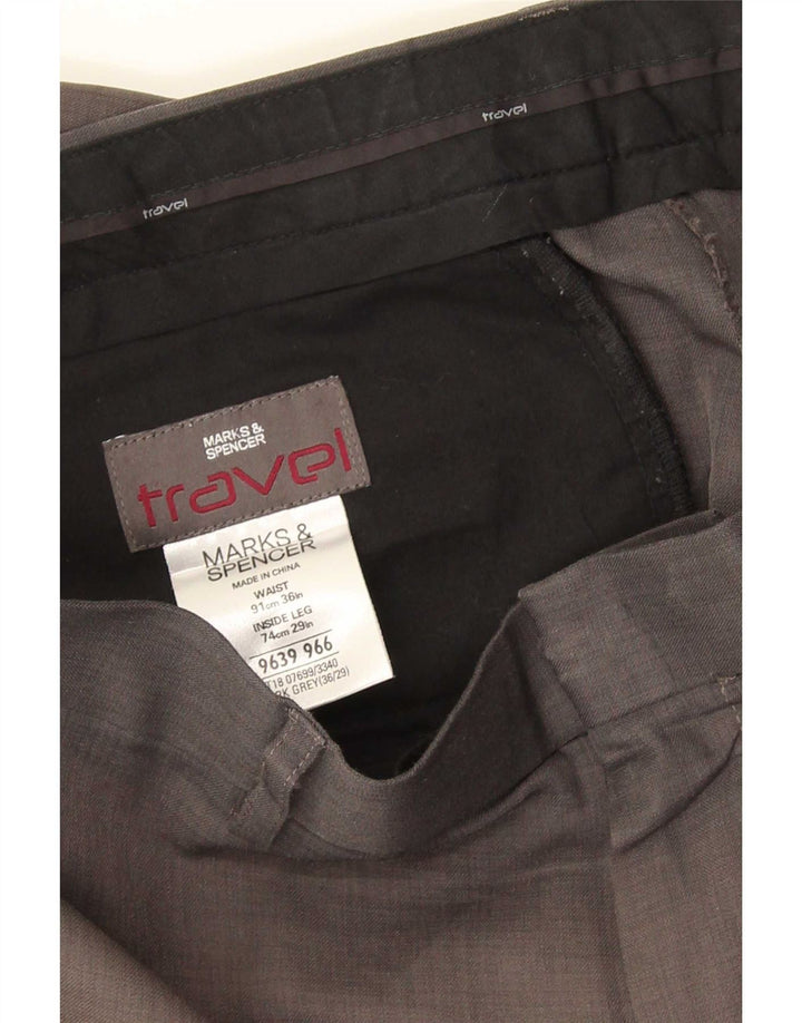 Pantaloni chino dritti da uomo Marks & Spencer W36 L29 poliestere grigio