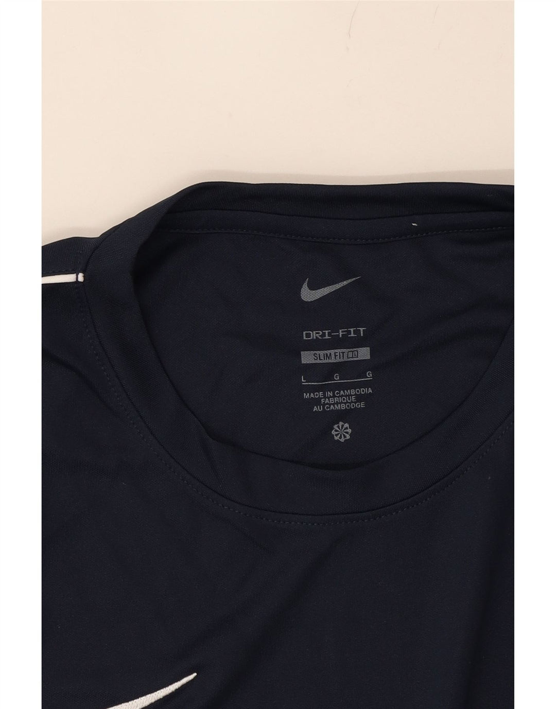 NIKE Mens Dri Fit Slim Fit T-Shirt Top Large Navy Blue Polyester Vintage Nike and Second-Hand Nike from Messina Hembry 