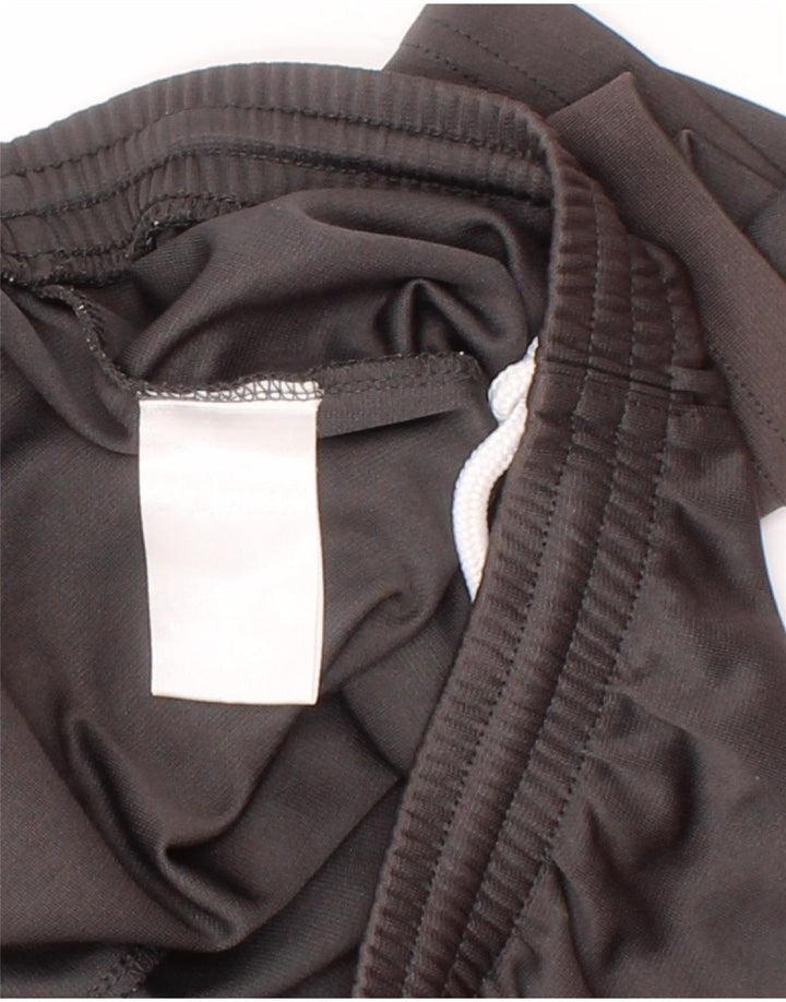 Umbro Boys Sports Shorts 11-12 År Stor Grå Polyester