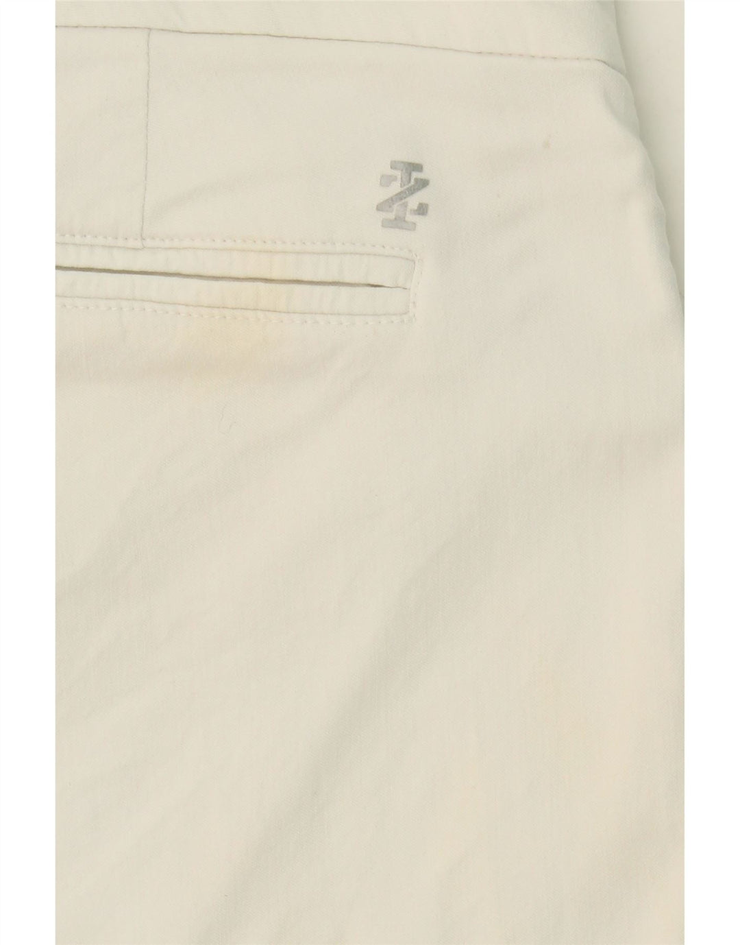 IZOD Womens Golf Bermuda Shorts US 6 Medium W32  White Vintage Izod and Second-Hand Izod from Messina Hembry 