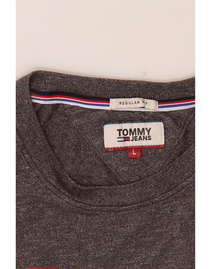 TOMMY HILFIGER Mens Regular Fit Graphic T-Shirt Top Large Grey Cotton Vintage Tommy Hilfiger and Second-Hand Tommy Hilfiger from Messina Hembry 