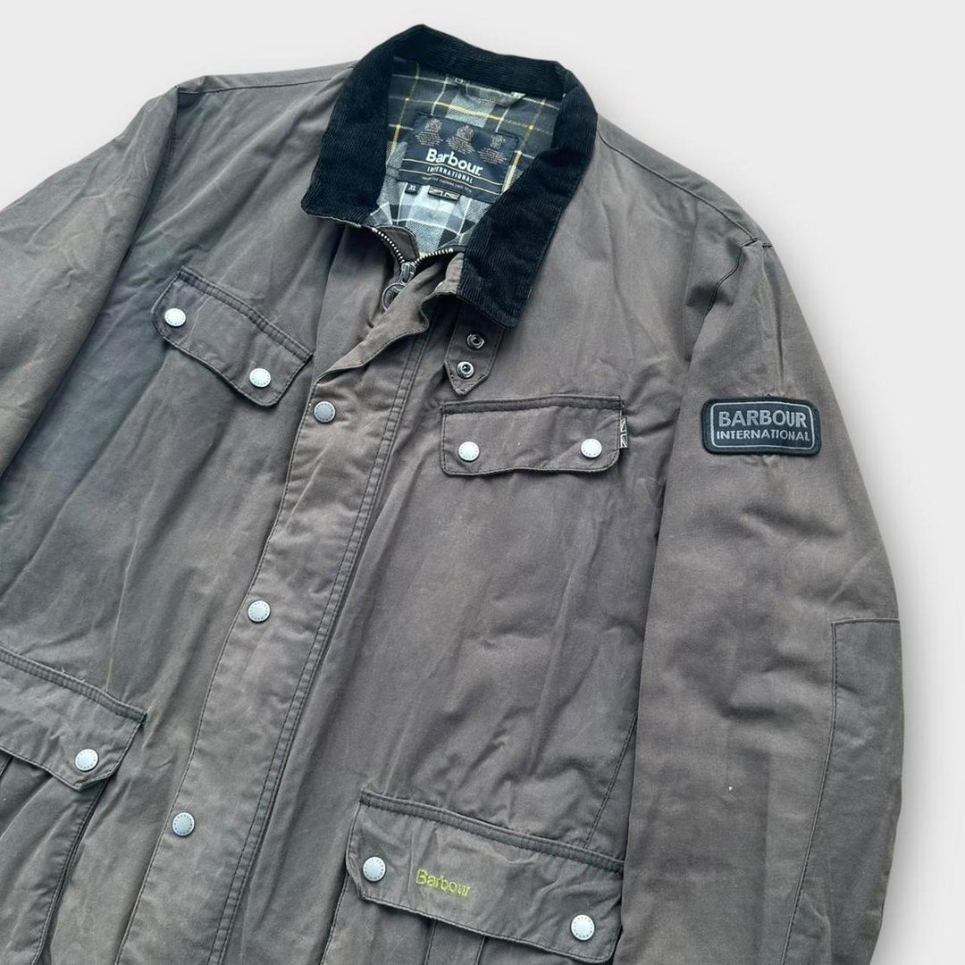Międzynarodowa kurtka woskowana Barbour - XL