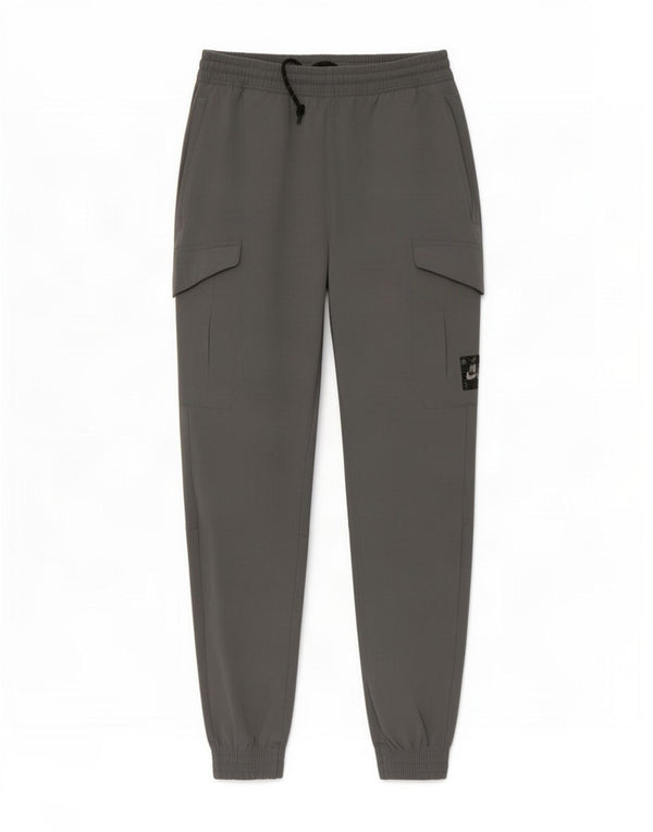Pantaloni da tuta Nike da uomo cargo da jogging in nylon grigio medio