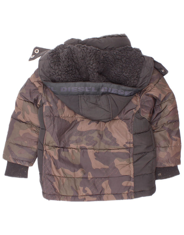 Jaqueta diesel acolchoada com capuz gráfico para meninos 18-24 meses cinza camuflada