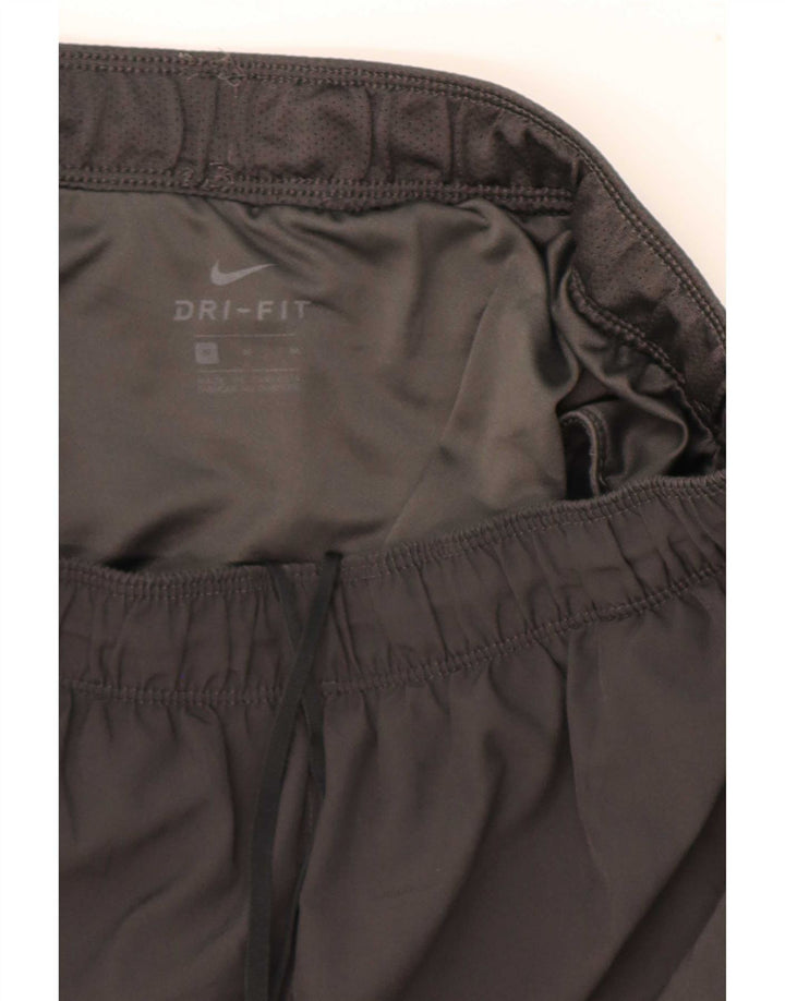 Ανδρικό αθλητικό σορτς Nike Dri Fit από μεσαίο γκρι πολυεστέρα
