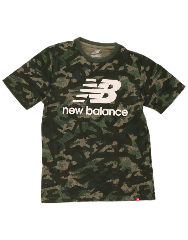 Camiseta gráfica masculina New Balance Top médio cáqui algodão camuflado