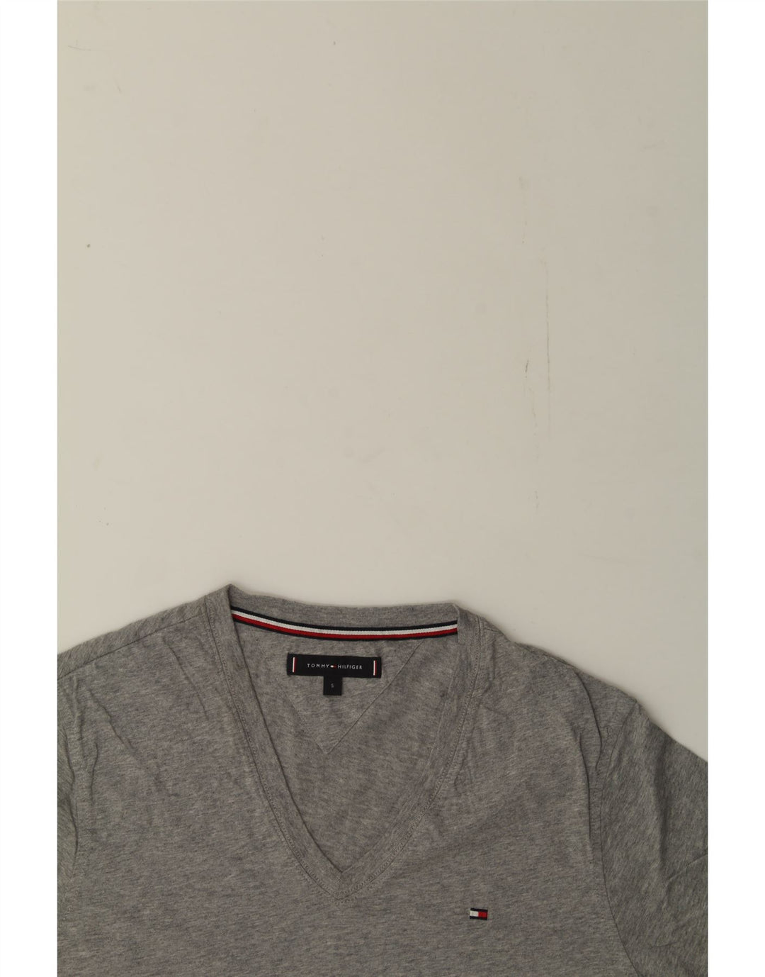 TOMMY HILFIGER Mens T-Shirt Top Small Grey Cotton Vintage Tommy Hilfiger and Second-Hand Tommy Hilfiger from Messina Hembry 