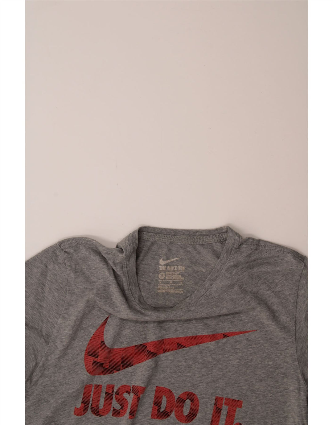 NIKE Mens Athletic Cut Graphic T-Shirt Top Medium Grey Cotton Vintage Nike and Second-Hand Nike from Messina Hembry 